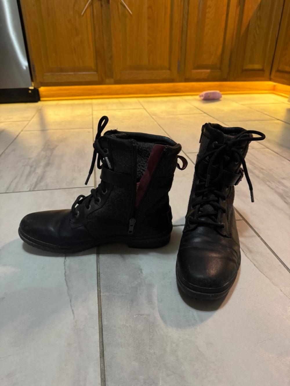 Uggs - Picture 2 of 6